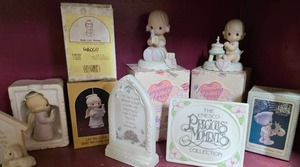 lot 55 image: Vintage Lot of Figurines ( Precious Moments, Enesco, HOMCO, exc.)