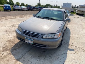 lot 19 image: 2001 Toyota Camry