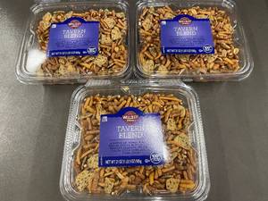 lot 34 image: VT4 - Wellsley Farms Tavern Blend Snack Pack - 3 Containers of 20oz Each