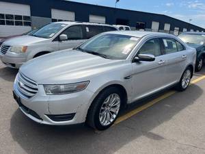 lot 17 image: 2013 Ford Taurus Limited