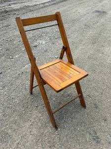 lot 12-F2025 image: 1940s wood slat folding chair stands 32 inches tall, 16 inches wide, all original brass hardware