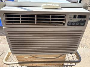 lot 16-F2025 image: Works Great Kenmore Energy Star Air Conditioner, Window Unit Model 580.7608150 8000 BTU EER 10.8 740 W Comes With Remote