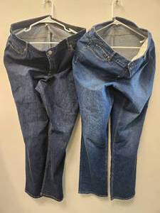 lot 6 image: Lots of 2 womens Jeans (NEW) Sizes L and 18W