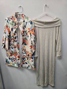 lot 15 image: Lots of 2 Womens Wears ( NEW) NYGARD size XSTP and Elan Dress Size L