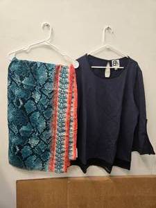 lot 28 image: Lots of 2 Womens Wears (NEW) AB Blouse Size 1X and a Head Wrap Scaff