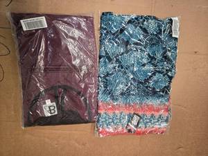 lot 32 image: Lots of 2 Womens Wears (NEW) AB Blouse Size 3X and a Head Wrap Scaff