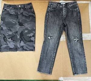 lot 203 image: Ladies Bottoms - Sizes 10, Christopher Banks (NEW)