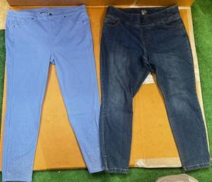 lot 211 image: Ladies Bottoms - Sizes 1X, Oneworld, Allure  (NEW)