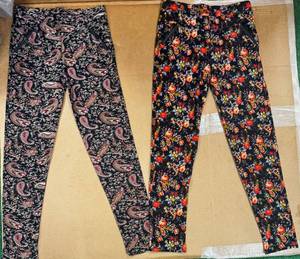 lot 126 image: Lots of 2 Coco Carmen Leggings (NEW) Size LXL