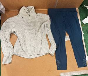 lot 128 image: Lots of 2 Women Wears (NEW)  Size XL