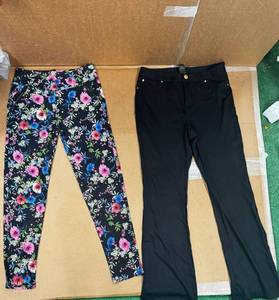lot 129 image: Lots of 2 Coco Carmen Leggings (NEW) Size LXL