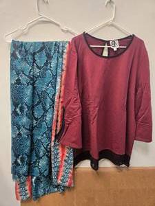 lot 19 image: Lots of 2 Womens Wears (NEW) AB Blouse Size 3X and a Head Wrap Scaff
