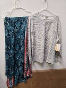lot 22 image: Lots of 2 Womens Wears (NEW) One Won Live and Let Live Blouse Size 3X and a Head Wrap Scaff