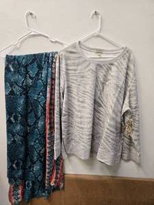 lot 23 image: Lots of 2 Womens Wears (NEW) One Won Live and Let Live Blouse Size 3X and a Head Wrap Scaff