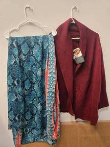 lot 24 image: Lots of 2 Womens Wears (NEW) IMAN Blouse Size XL and a Head Wrap Scaff