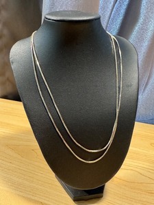 lot 43G image: 36 Sterling Silver Box Chain Necklace