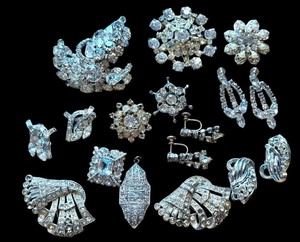 lot 51G image: Collection of Vintage Rhinestone Brooches and Earrings