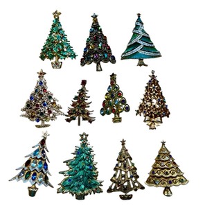 lot 57G image: Collection of 11 Vintage Christmas Tree Brooches with Colorful Rhinestones