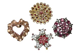 lot 69G image: Set of 4 Vintage Floral Brooches with Pink Gemstones
