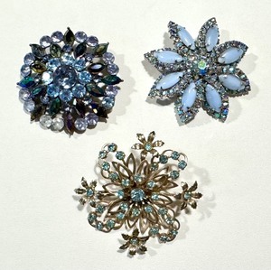 lot 71G image: Set of 3 Vintage Blue Tone Brooches