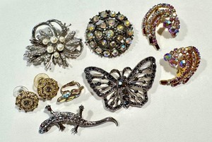 lot 82G image: Collection of Vintage Rhinestone Brooches and Earrings