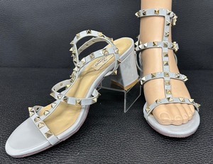 lot 9 image: Valentino Garavani Rockstud Light Gray Leather Heels - Size 38