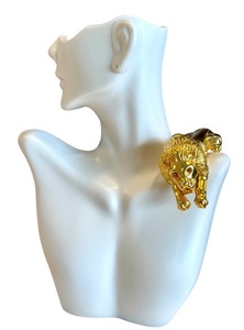 lot 1G image: Vintage Lion Statement Shoulder Brooch with Gold Finish