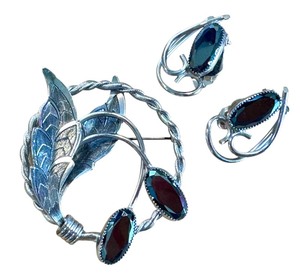 lot 16A image: Vintage Whiting and Davis Brooch and Earring Set