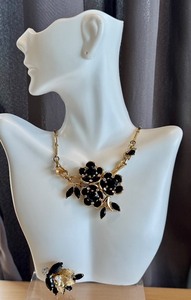 lot 123G image: Elegant Vintage Necklace with Floral Black Rhinestones and Matching Earring