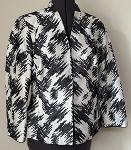 lot 84 image: Carlisle Houndstooth Embroidered 100% Silk Jacket - Black and White - Size 6