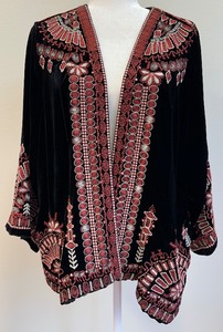 lot 74 image: Johnny Was Aurore Velvet Bolero with Embroidered Designs - Size XL