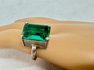 lot 55R image: Emerald Cut Green Gemstone 925 Silver Ring, Lab Created