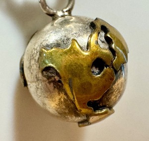 lot 38G image: Sterling Silver Necklace with Globe Pendant