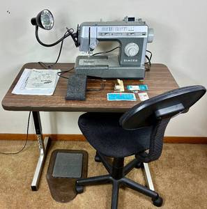 lot 12 image: Singer CG-590 Commercial Grade Sewing Machine with Desk and Chair