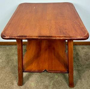 lot 64 image: Mid Century Modern Two Tier End Table