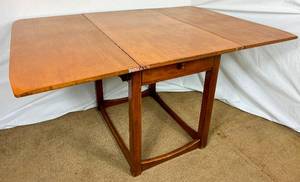lot 72 image: Mid Century Modern Drop Leaf One Drawer Table