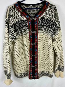 lot 107 image: Dale of Norway Wool Sweater (possibly XL- tag is removed)