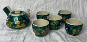 lot 15 image: Japanese Kutani Ware Teapot and 5 Teacups