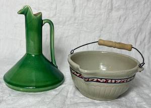 lot 77 image: Red Wing Pottery #184 (1930) and Red Wing Spongeband Batter Bowl