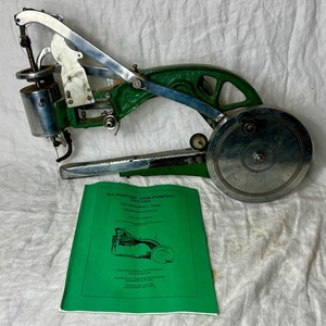 lot 3 image: All Purpose Hand Powered Patcher Sewing Machine Model 43-4