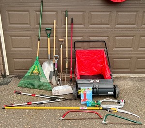 lot 121 image: Yard and Garden Tool Bundle