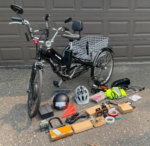 lot 7 image: Ridgeyard Electric Three Wheel Bike with Basket on Back and Assorted Accessories
