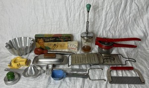 lot 99 image: Bundle of Vintage Kitchen Tools