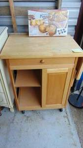 lot 6 image: Kitchen Cart on Wheels with Lift up side and Popover Pan