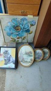 lot 22 image: Lot of Pictures