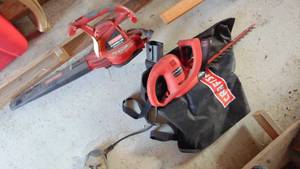 lot 29 image: Electric Murry Hadge Trimmer and Craftsman Electric Blower