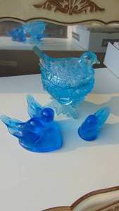 lot 61 image: Blue Hen on Nest and 2 Blue Bird Pieces