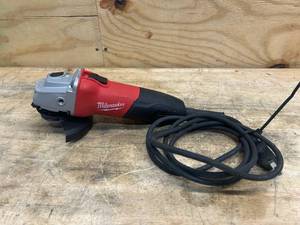 lot 30 image: MILWAUKEE (6130-33) 4-12 Grinder