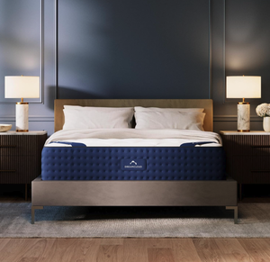 lot 7 image: Dreamcloud Luxury Hybrid Gel Memory Foam 12 Queen Sized Mattress 043025252.09