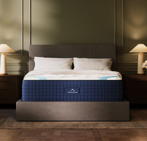 lot 32 image: Dreamcloud Premier Luxury Hybrid Memory Foam 13 King Mattress 050525329.14